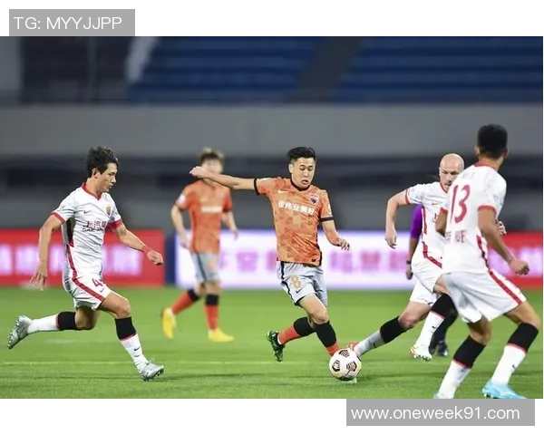 上海足球队状态引发热议球迷对球队表现分歧明显